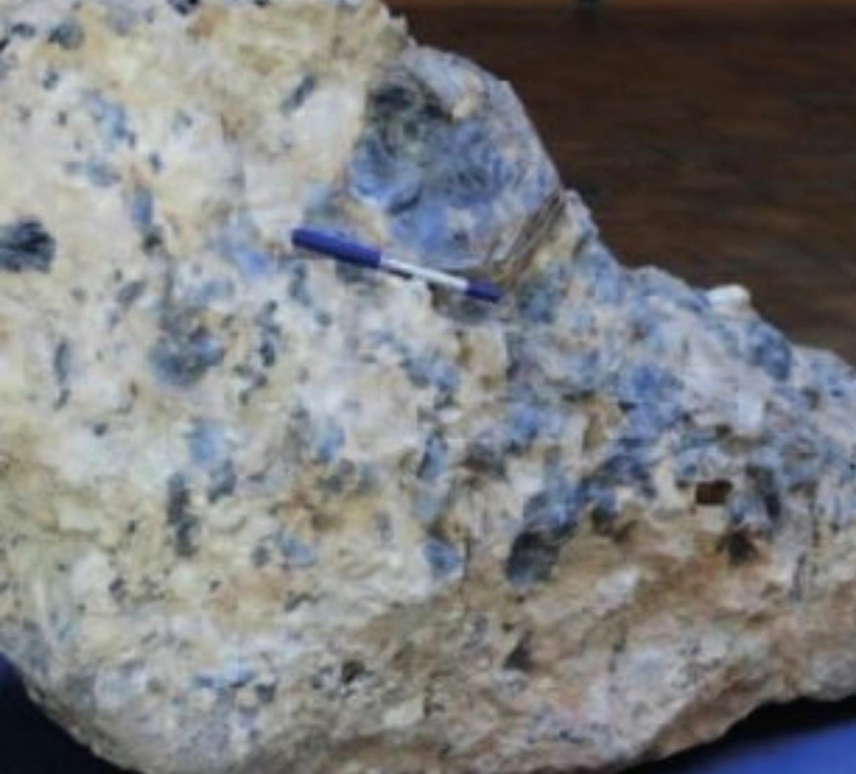 تفكيك أسطورة الحجر (بقلم وائل زيان )